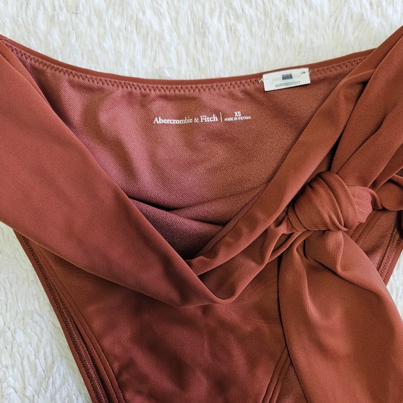 Abercrombie &Fitch One-Shoulder Bikini Top & High-Waist Cheeky Bikini Bottom - Picture 3 of 10
